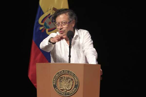 Petro pide a Bukele que entregue a colombianos presos en El Salvador - Mundo - ABC Color