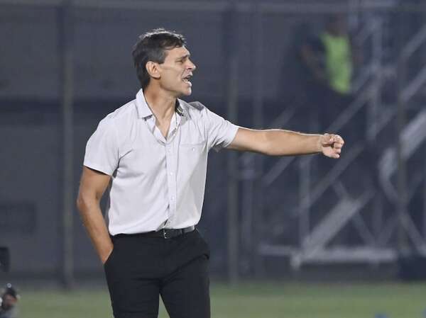 Exitoso debut de Fabián Bustos en la banca del Decano - Olimpia - ABC Color