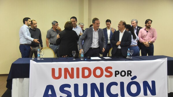 Oposición traga sapos en su guerra contra la ANR y dos enigmas claves