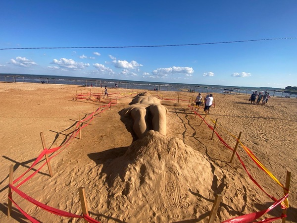 Arte y espiritualidad reunieron a más de 4.000 personas en la playa Ybycuí de Carmen del Paraná