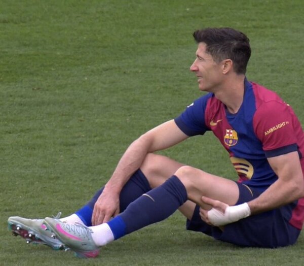 Versus / Barcelona confirma lesión de Lewandowski en momento crucial de la temporada