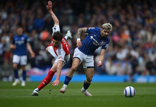 El Ipswich de Julio Enciso cayó ante Arsenal y quedó al borde del descenso - Fútbol Internacional - ABC Color