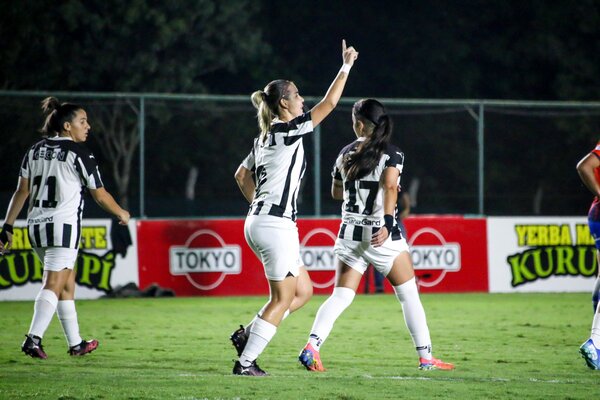 Libertad fue contundente ante 2 de Mayo y sigue como único escolta de Olimpia - 1000 Noticias