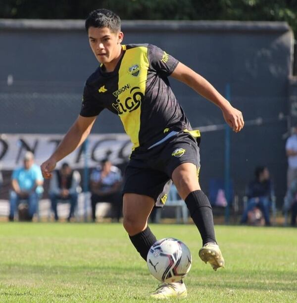 Debut del compueblano de Amiguito Sosa en Primera - Deportivo Recoleta - ABC Color