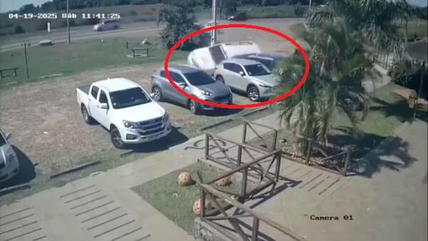 Video: impactante vuelco de camioneta en San Miguel, Misiones - Policiales - ABC Color