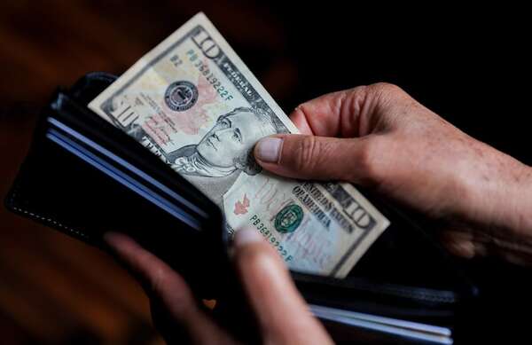 Oro alcanza precio récord y dólar cae ante temores por aranceles de EEUU - Mundo - ABC Color