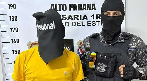 Manejaba borracho con su familia a bordo, huyó de una barrera y atacó a policías - Noticiero Paraguay