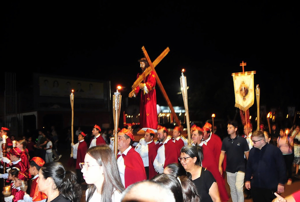 Unas 10 mil personas vivieron el Vía Crucis Mayor de Hernandarias - La Clave