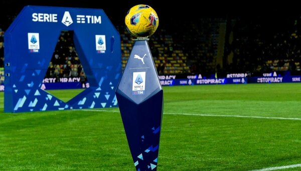 Versus / La Serie A aplaza todos sus partidos del lunes por el fallecimiento del Papa Francisco