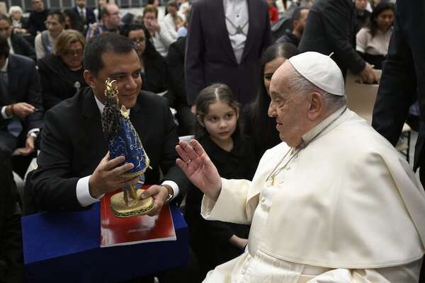 Repique de campanas en honor al Papa Francisco y misa exequial en la Catedral - Nacionales - ABC Color