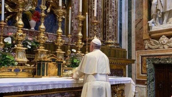 Papa Francisco en ataúd simple y la sepultura en la Basílica Santa María la Mayor - 1000 Noticias