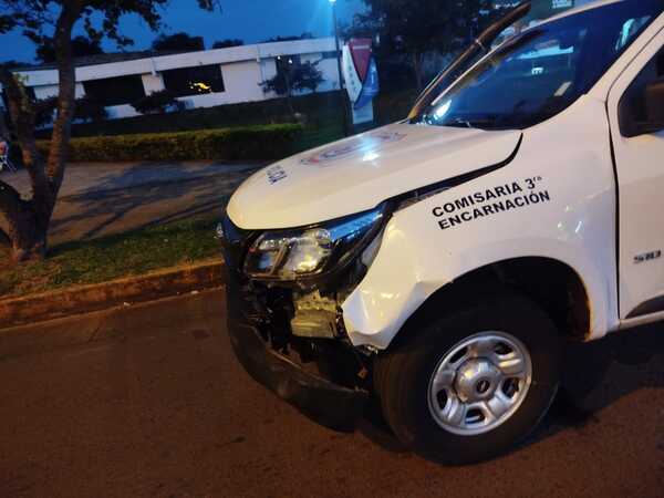 Persecución por maniobras peligrosas termina en choque policial y aprehensión en Encarnación