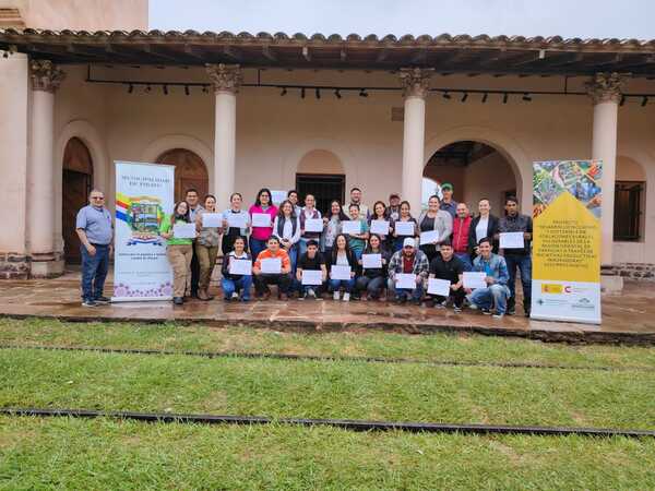 Jóvenes de Paraguarí fueron capacitados como guías turísticos - .::Agencia IP::.
