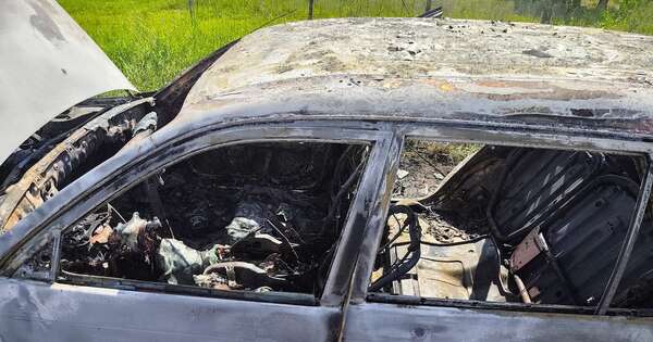 La Nación / Vehículo abandonado e incinerado en CDE, habría sido usado en atraco