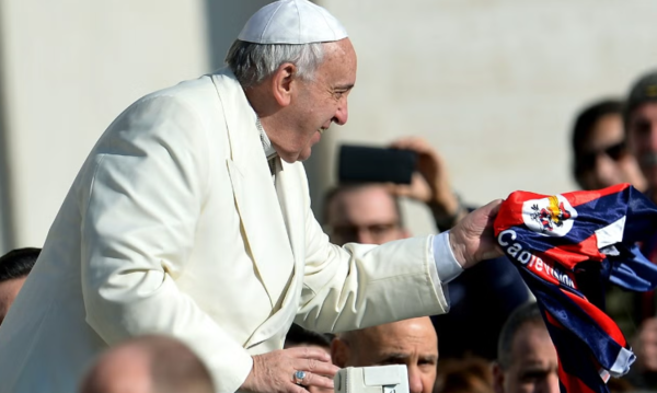El papa Francisco conectado con el fútbol e hincha fiel de San Lorenzo - trece