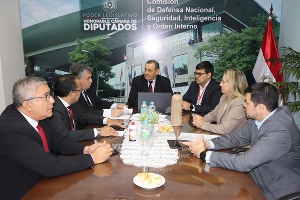 Diputados dan luz verde a proyecto que ajusta salarios de civiles en la Fuerza Pública - ADN Digital