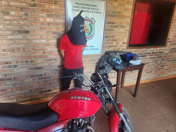 Detienen a un joven por intentar quemar una camioneta y simular el hurto de su motocicleta - Policiales - ABC Color