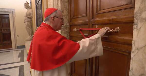 La Nación / Sellan apartamentos del Sumo Pontífice en el palacio Apostólico y su casa Santa Marta