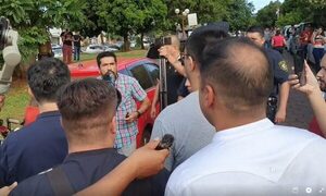 Intendente imputado es escracha doy tratado de ladrón por denunciantes