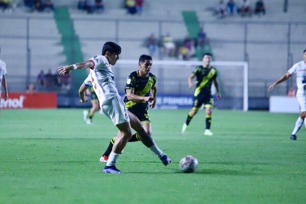 Versus / Recoleta arranca el empate a Nacional con un penal sobre tiempo añadido