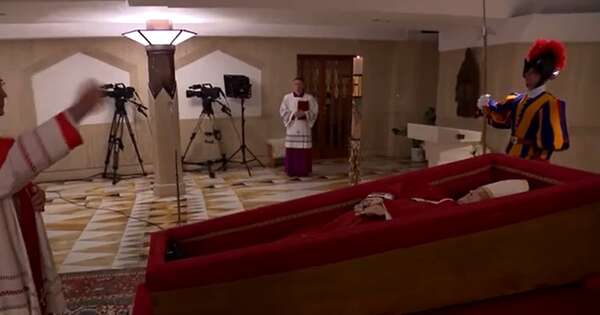 Diario HOY | Trasladarán féretro del papa a la basílica de San Pedro, funeral será el sábado