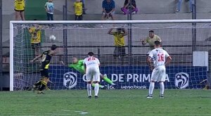 Versus / Alejandro Silva ensancha su récord en materia de penales
