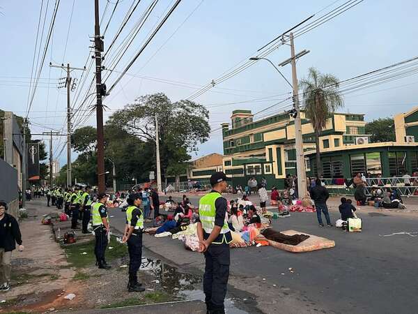 Avenida Artigas, una vez más bloqueada por protestas de indígenas - Nacionales - ABC Color