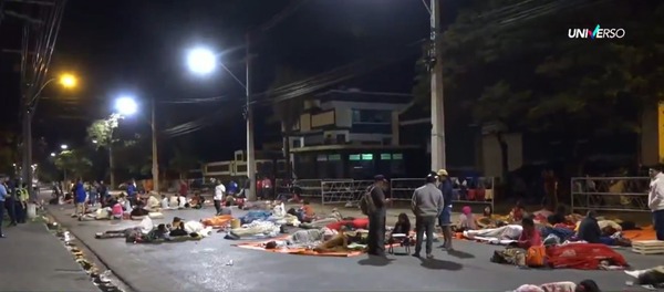 Protesta indígena bloquea la avenida Artigas y genera caos vehicular - ADN Digital