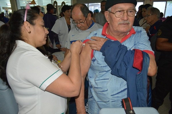 Vacunas adyuvantes contra la influenza disponibles para mayores de 60 años