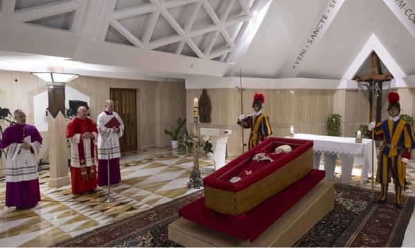 Difunden imágenes del papa Francisco en el féretro - OviedoPress