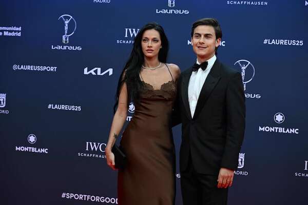 De Paulo Dybala a Simone Biles, las estrellas del deporte pasaron por la red carpet de los Premios Laureus - Gente - ABC Color