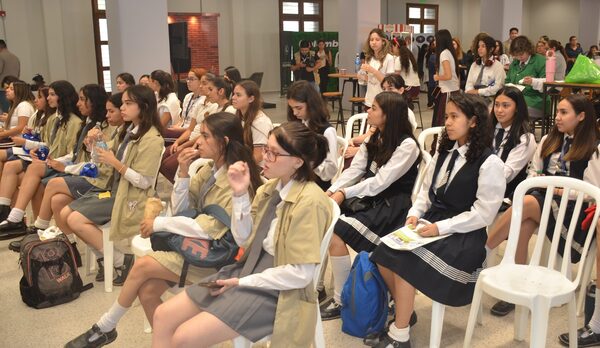 Empoderando a las niñas a través de las TIC