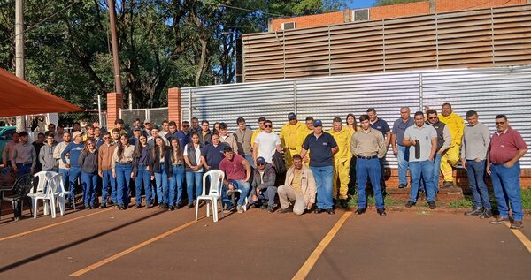 Funcionarios de ANDE piden a autoridades mayor inversión en materiales y móviles - La Clave