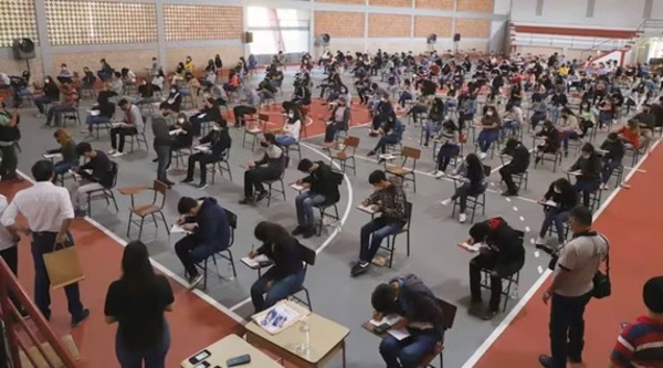 Gobierno dispone que más de 2.3000 postulantes a formación docente repitan examen, tras detectar irregularidades