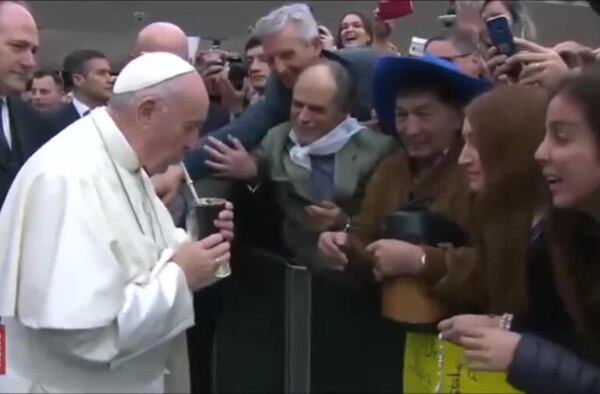 Don Marcos Rojas, el paraguayo que compartió un mate con el Papa Francisco, recuerda su histórico encuentro tras su fallecimiento - Nacionales - ABC Color