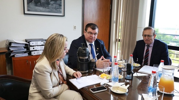 Convocan a contralor sobre informe de evaluación del programa Hambre Cero
