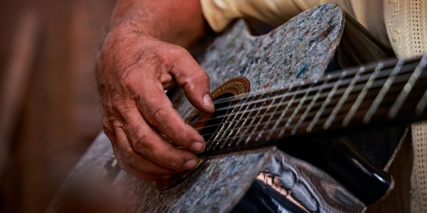 De Luque a Nueva Zelanda: Borja Luthiers exporta su Eco Guitarra con apoyo del MIC • PARAGUAY TV
