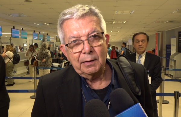 El cardenal Adalberto Martínez viajó para participar de su primer cónclave - Unicanal