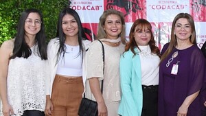 Té desfile de la Comisión de Damas del Arma