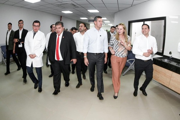 Presidente Peña y Ministra Barán visitaron moderno Centro de Diagnóstico de San Lorenzo