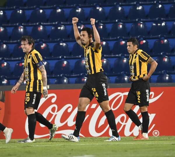 Guaraní tumba a un coloso del continente y lidera su grupo en la Sudamericana - Fútbol - ABC Color