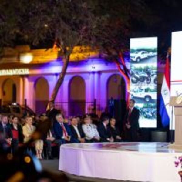 Gobierno del Paraguay hace nueva entrega de patrulleras, motos y equipos de comunicación a la Policía Nacional :: Presidencia de la República del Paraguay