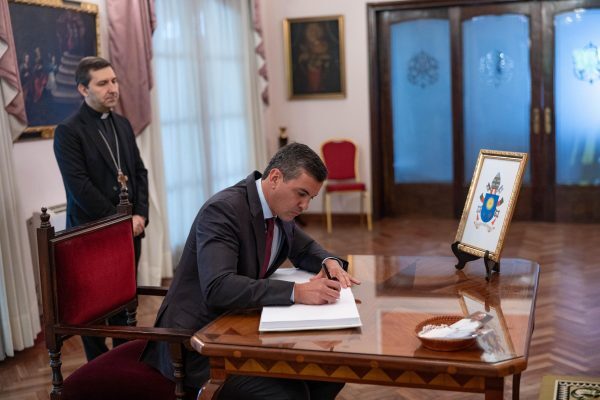 Peña dejó mensaje de condolencia por el fallecimiento del papa Francisco