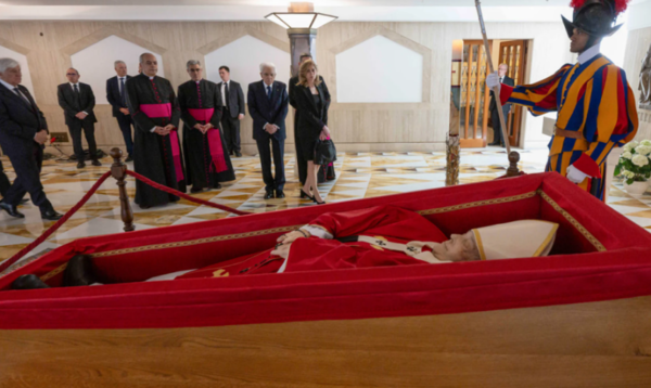El féretro del Papa Francisco ya está en la basílica de San Pedro