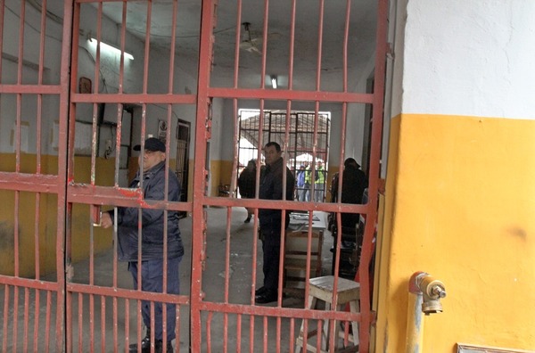 Elevar penas contra guardiacárceles corruptos no solucionará problema de fondo, afirman - 1000 Noticias