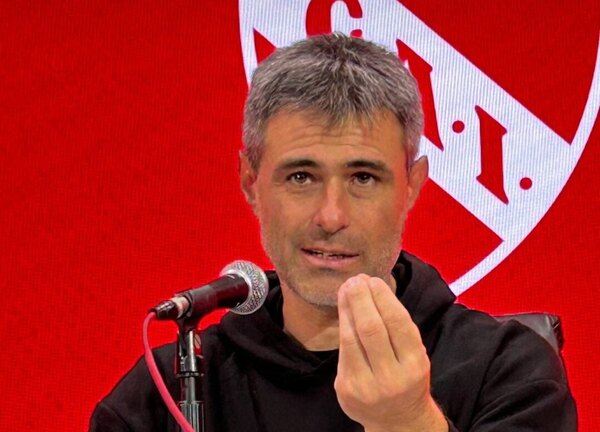 Versus / Guaraní ganó gracias a unos “accidentes”, según el DT de Independiente