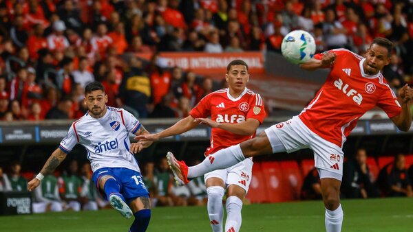 Nacional deja escapar un 0-3 a favor ante un Internacional de dos caras