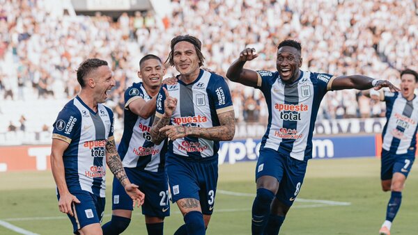 Doblete de Guerrero y un gol de Barcos meten en la pelea a Alianza Lima