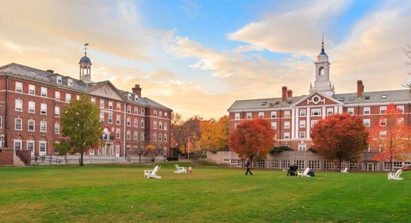 Harvard demanda al gobierno de Trump por la congelaci贸n de fondos federales para la investigaci贸n