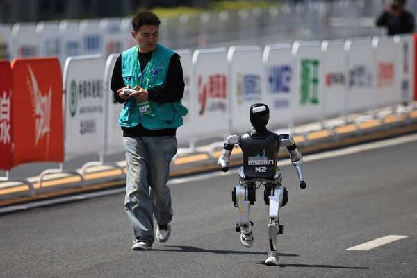 China está a la cabeza en el desarrollo de robots humanoides con IA - Tecnología - ABC Color